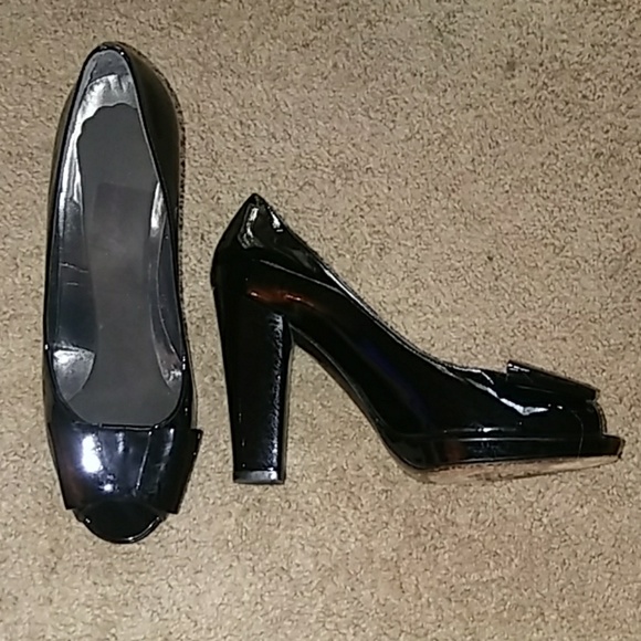 STUART WEITZMAN - Picture 3 of 5